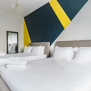 Hotel Queen Street Lofts, Toronto
