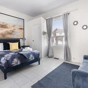 Inn Bedroom In The Corso Italia Neighbourhood, Toronto