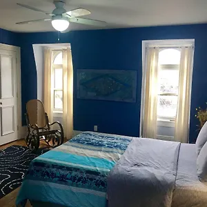 Guest house Comfy &, Toronto